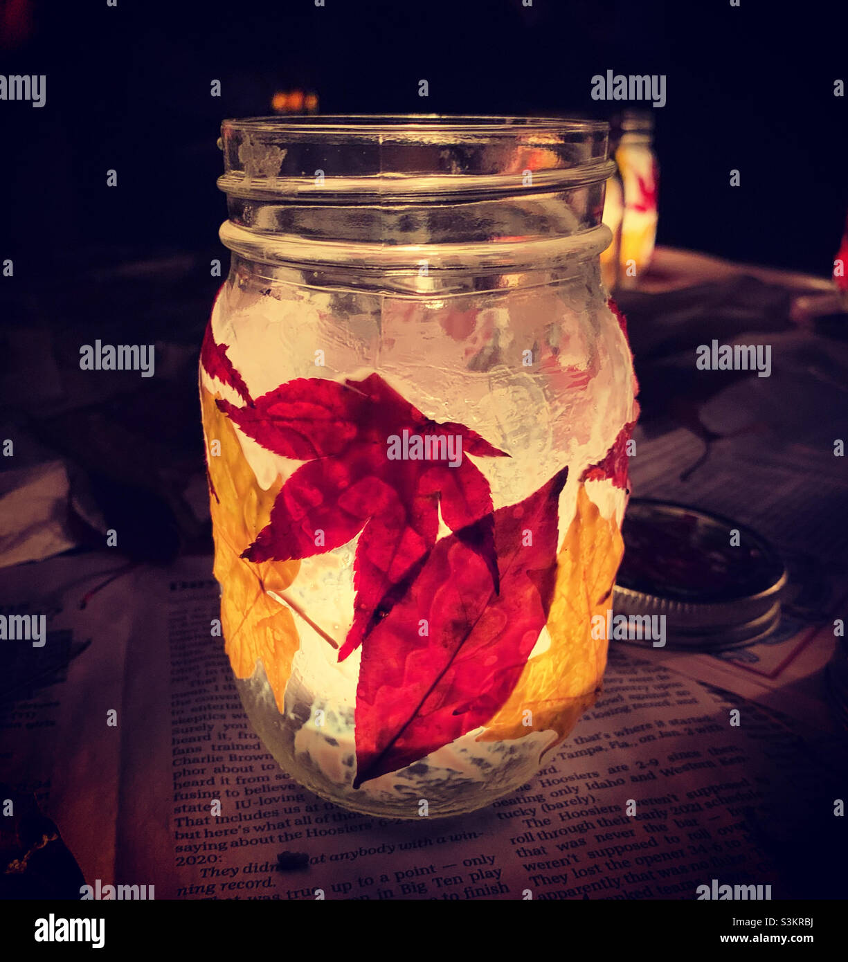 Kerzenhalter mit Ahornblatt Stockfoto