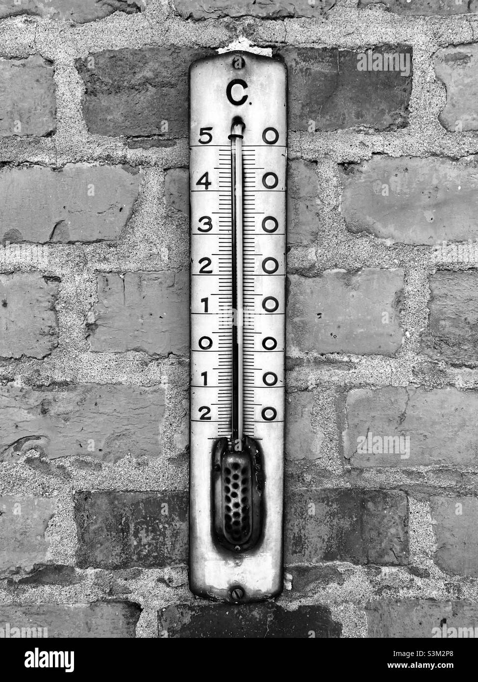 Vintage-Thermometer - Smartphone-aufgenommenes Stockfoto