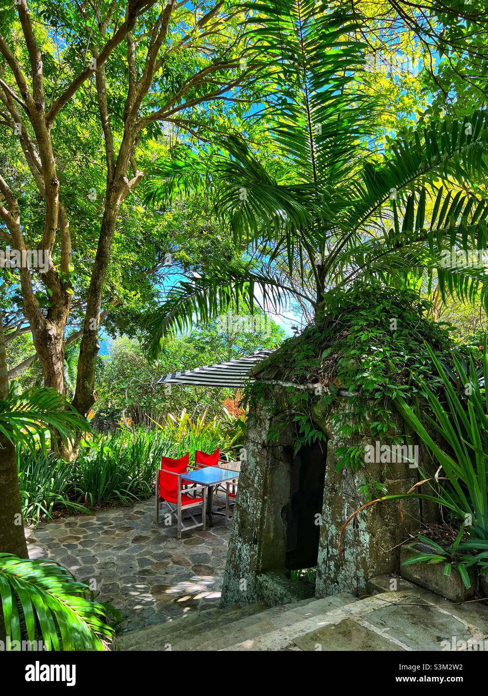 Tropische Gärten im Golden Rock Inn, Nevis - Westindien Stockfoto