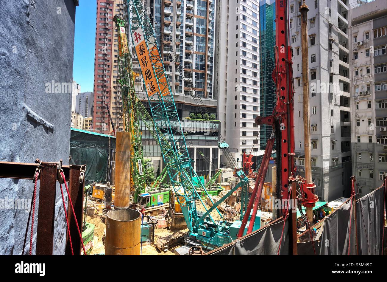 Sanierung nach Abriss traditioneller Wohnimmobilien in Central, Hong Kong Island, Juni 2021 Stockfoto