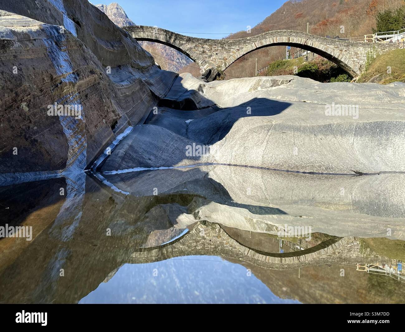 Bogenbrücke, römische Brücke, Lavertezzo, Verzasca-Tal, Tessin, Schweiz Stockfoto