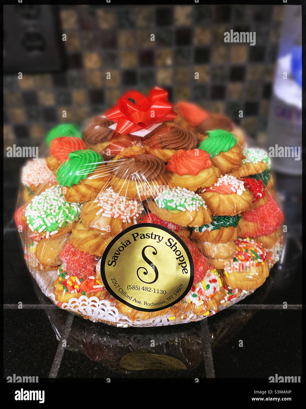 Schicke Weihnachtsplätzchen von der örtlichen Bäckerei - Smartphone-aufgenommenes Stockfoto