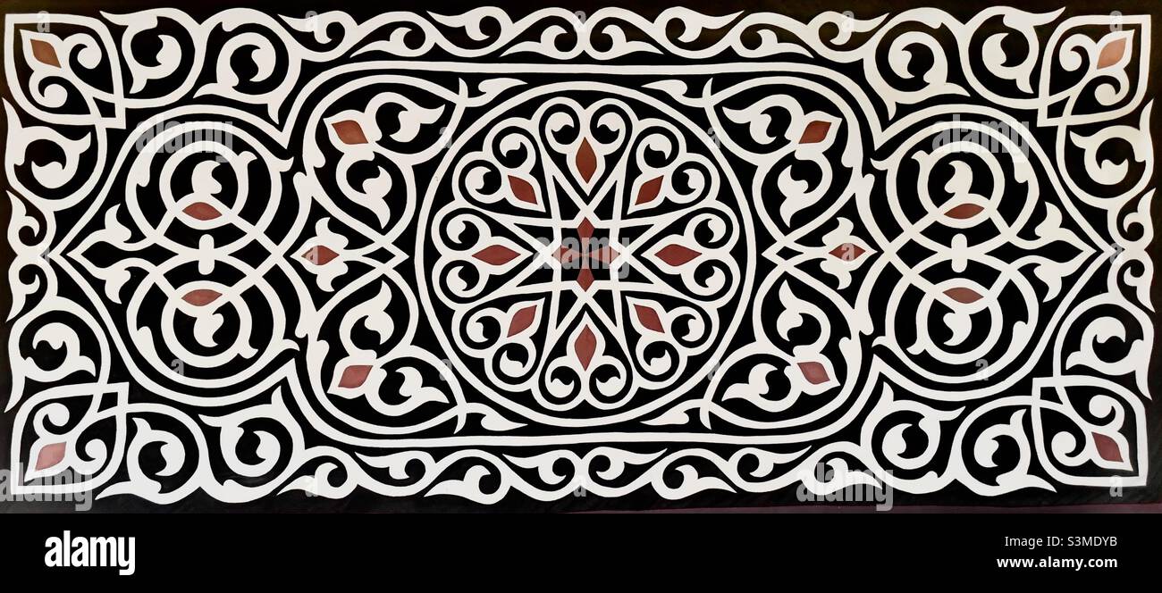 Eine schwarz-weiße Wandapplikation aus Ägypten - Smartphone-aufgenommenes Stockfoto