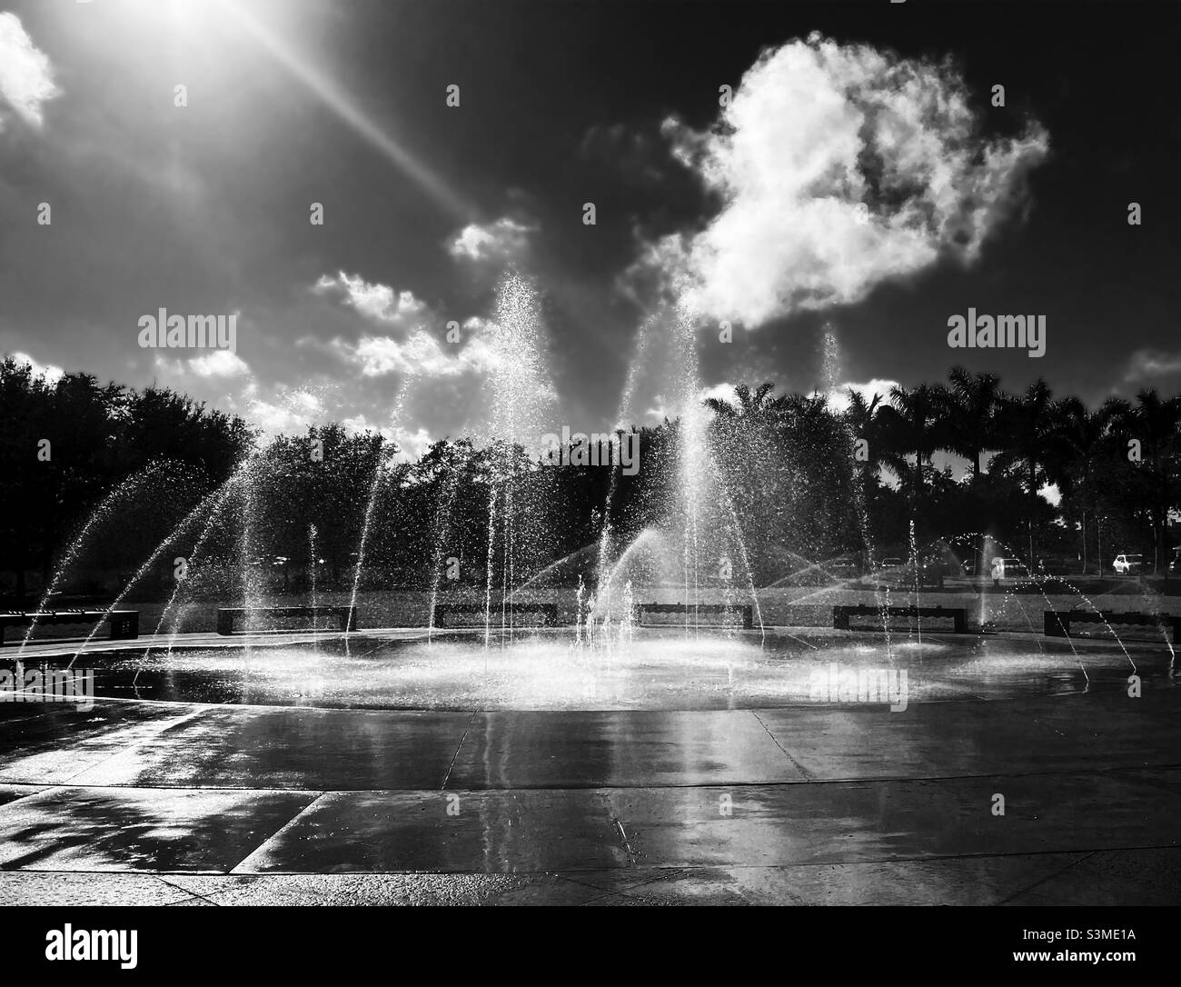 Stadtbrunnen für Kinder zum Spielen. Stockfoto