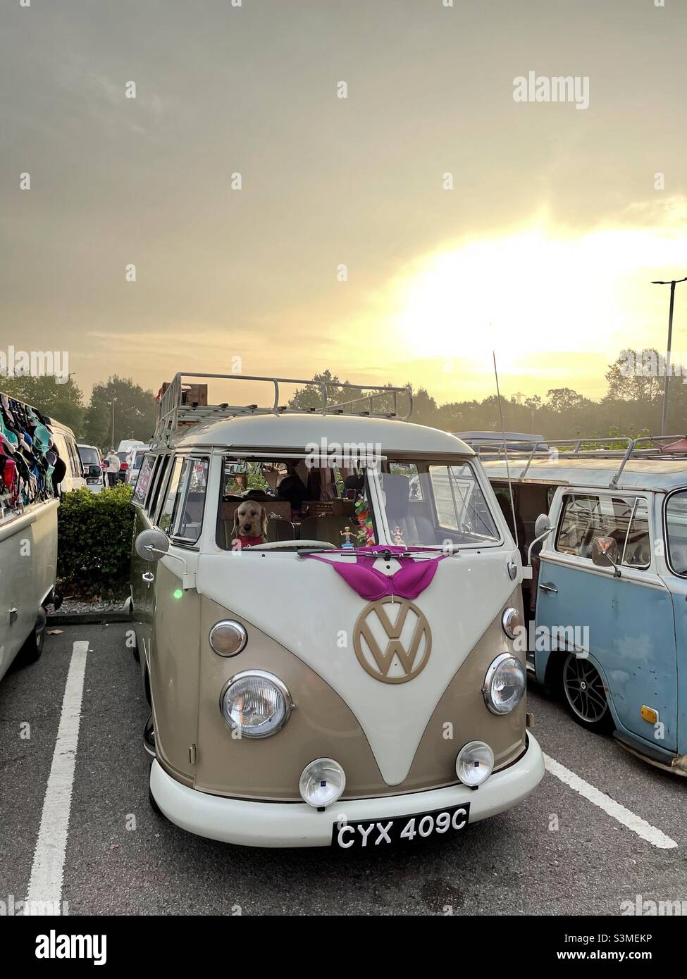 Run the Ring Charity Coppa Feel VW Camper Van Sunrise Stockfoto
