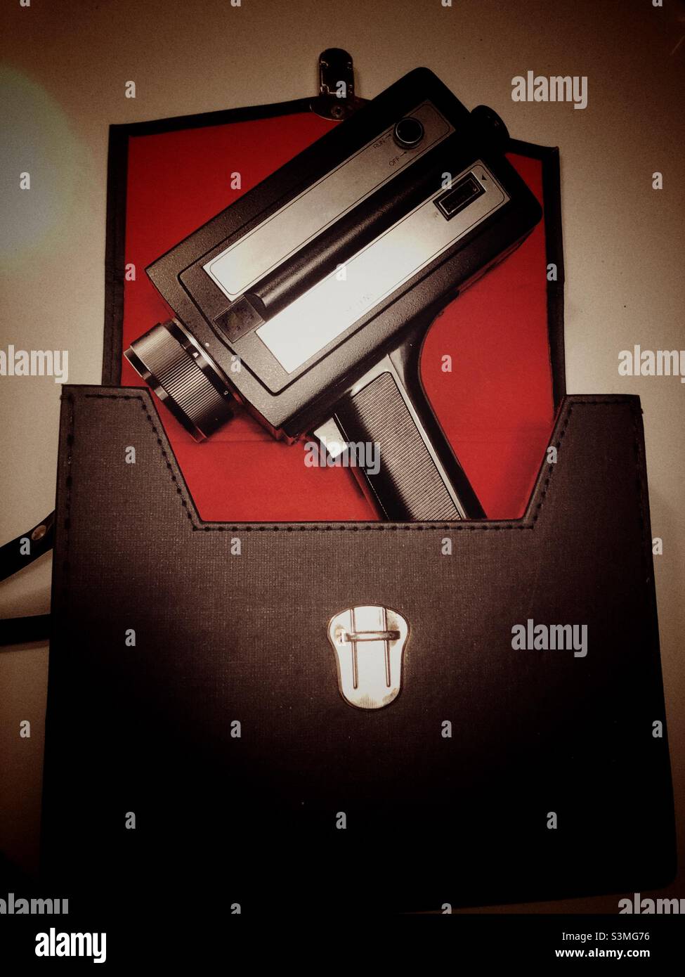 Vintage Super 8 Filmkamera - Smartphone-aufgenommenes Stockfoto