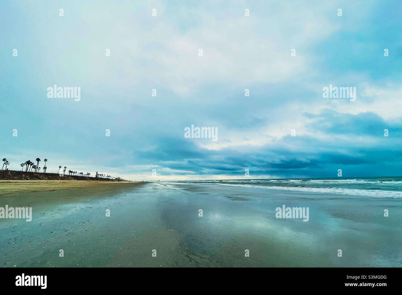 Südkalifornien Strand an einem regnerischen Dezembertag. Stockfoto