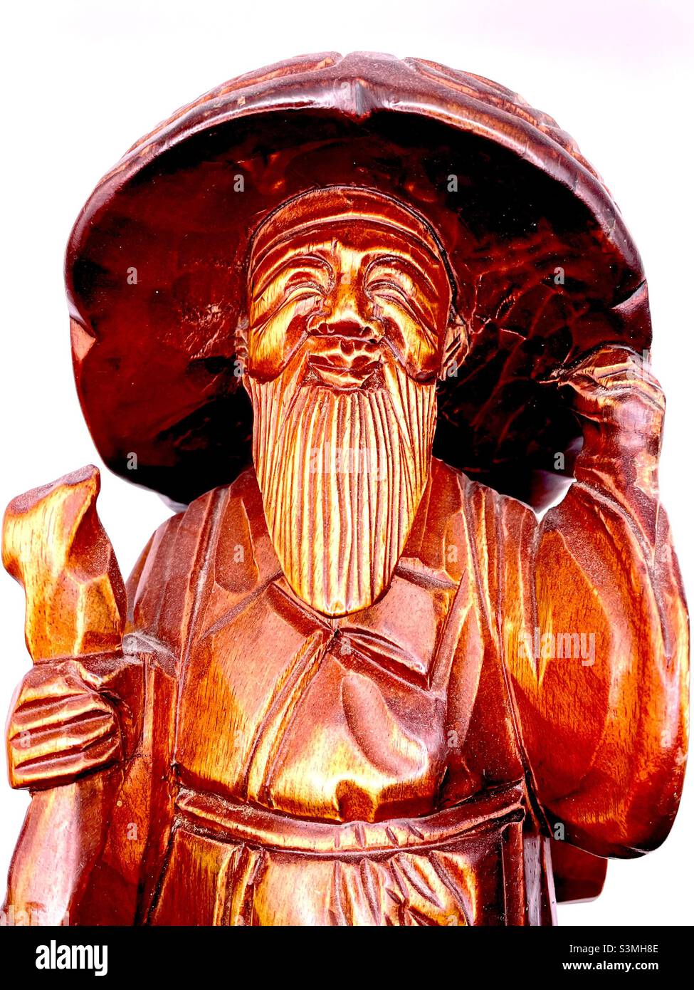 Koreanische Wandermönch Statue aus Holz mit weißem Hintergrund Stockfoto