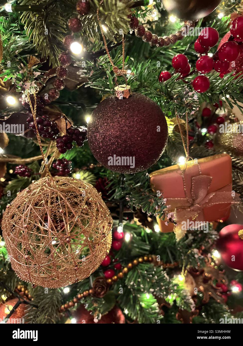 Opulente Weihnachtskännchen Baumdekorationen Stockfoto