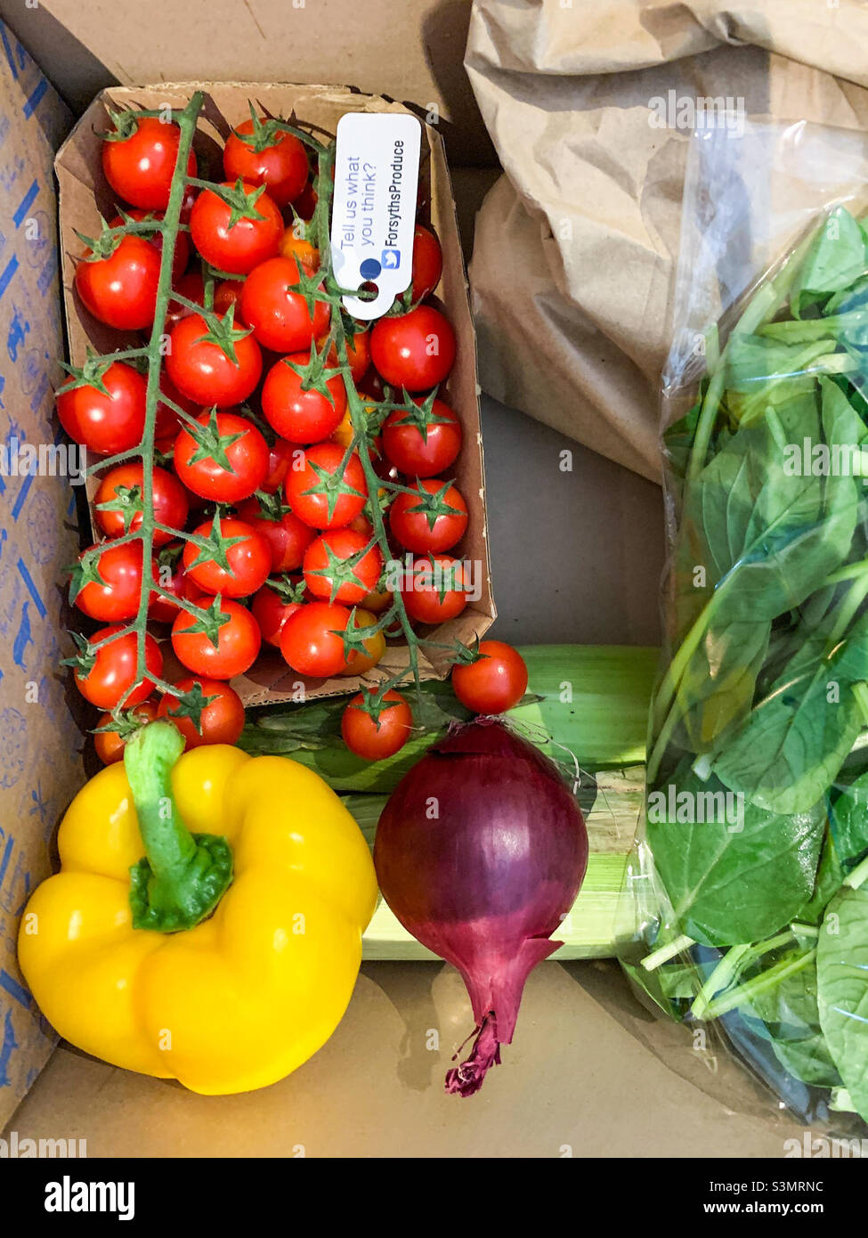 Kiste mit Gemüse Stockfoto