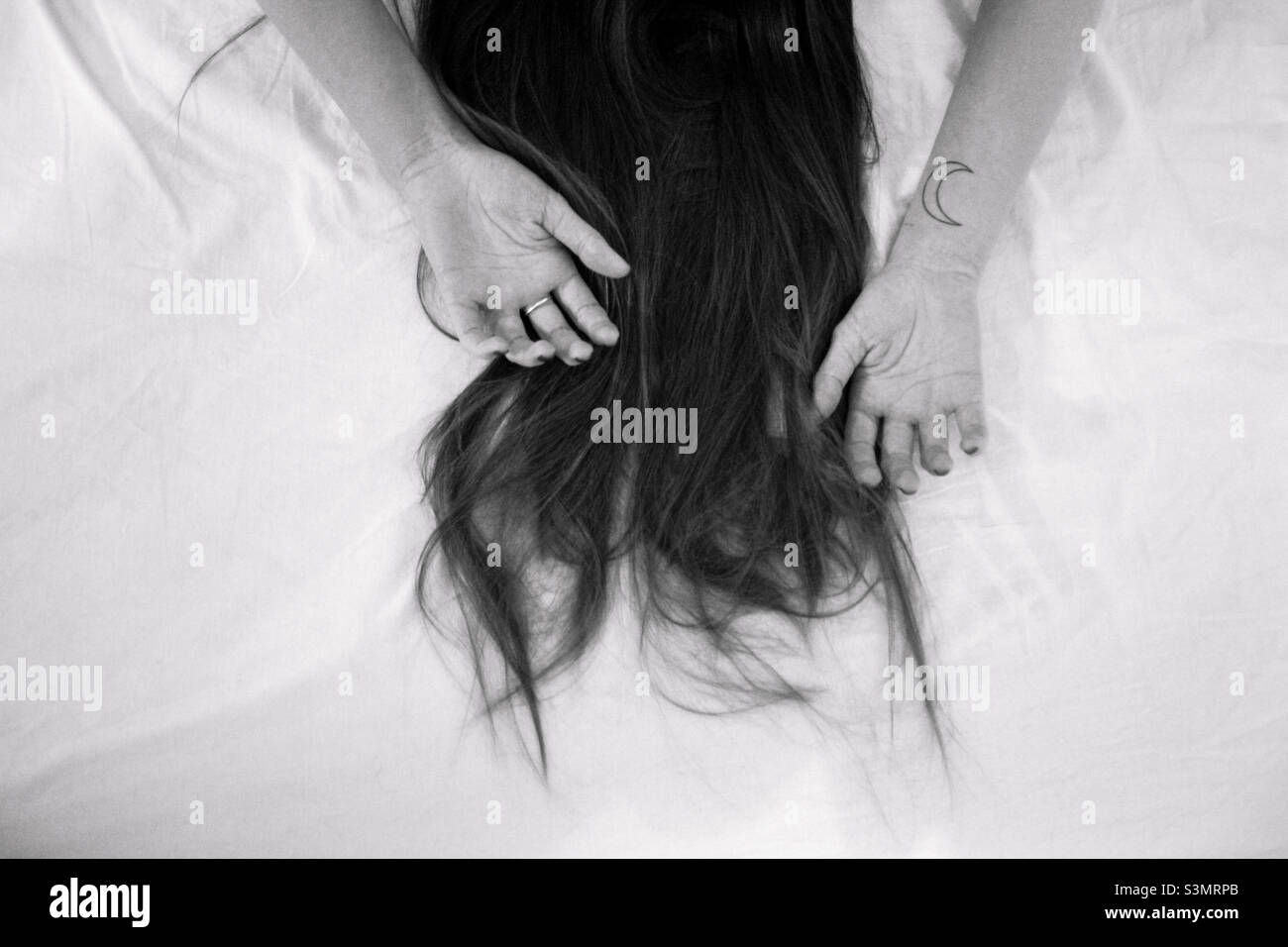 Im Bett - Smartphone-aufgenommenes Stockfoto