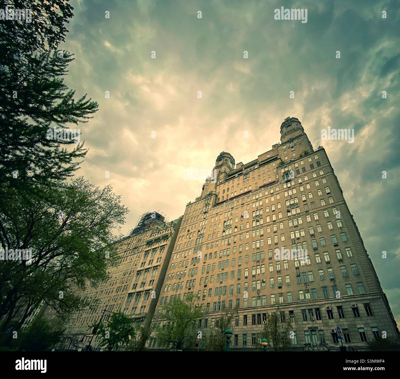 Beresford Apartments Building, Manhattan, New York City. - Smartphone-aufgenommenes Stockfoto