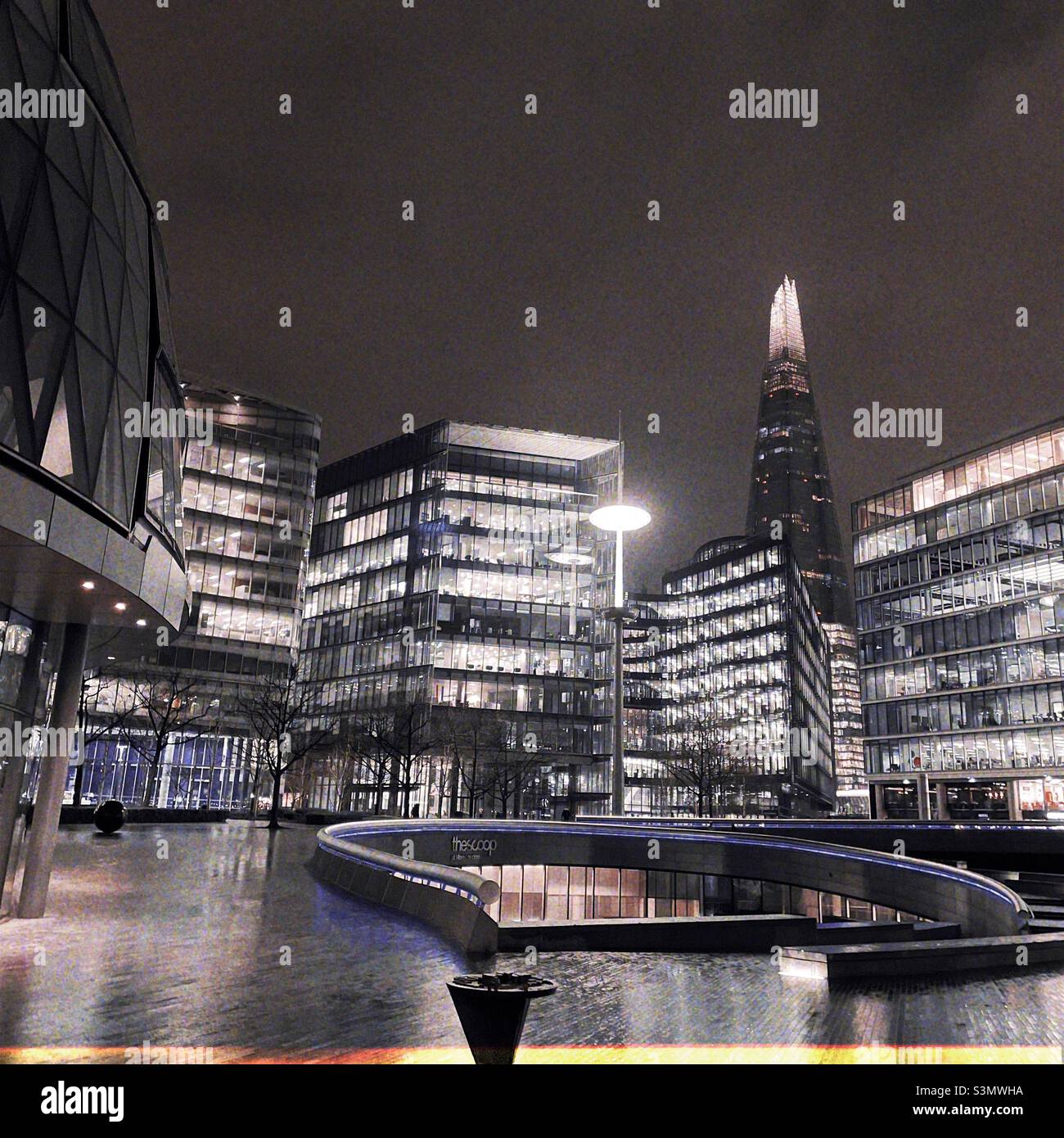 Mehr London am frühen Abend Januar 2022 - Smartphone-aufgenommenes Stockfoto