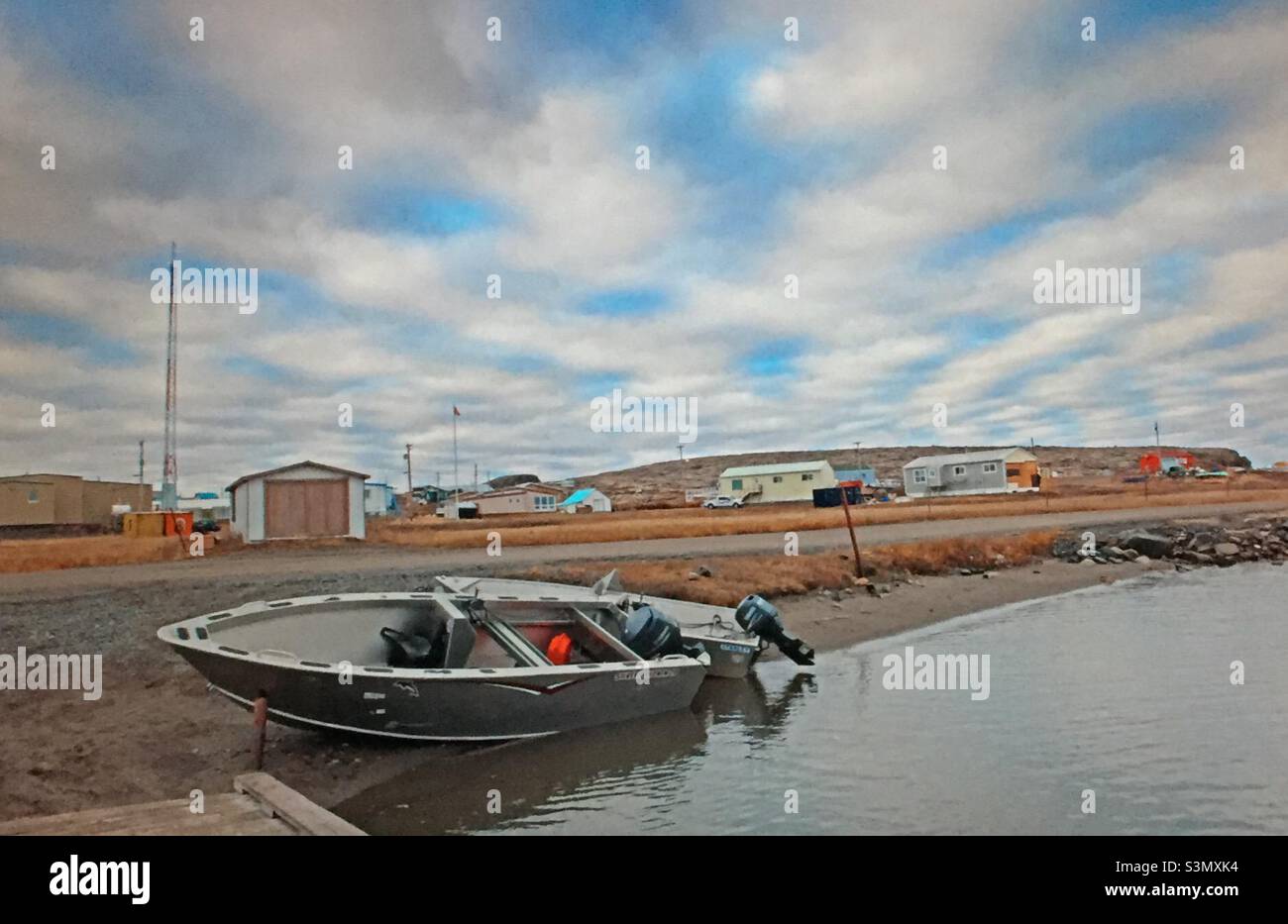 Dorf Kugluktuk, Nunavut, Kanada, Beaufort Sea, Kanadische Arktis, flughafen, Fischerboot, Hauptstraße Stockfoto