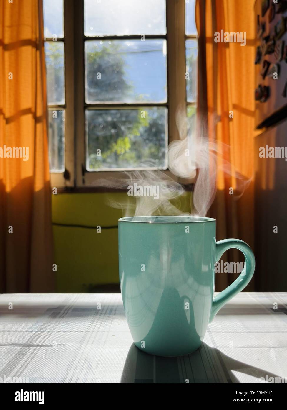 Tasse Kaffee am Morgen Stockfoto