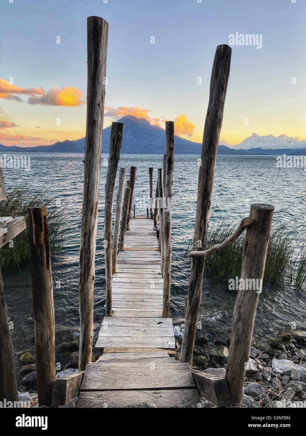 Pier am Lake Atitlan Stockfoto