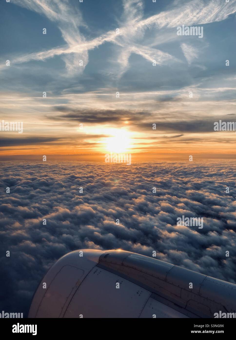 Über Wolken - Smartphone-aufgenommenes Stockfoto