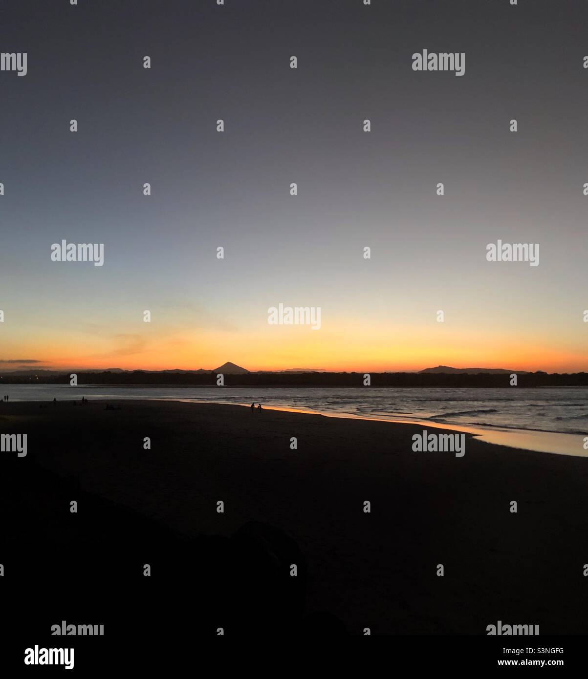 Silhouetten bei Sunset Noosa Queensland Australien Stockfoto