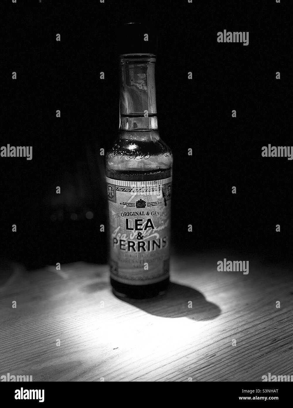 Eine Flasche Lea und Perrins worcestershire Sauce im Rampenlicht Stockfoto