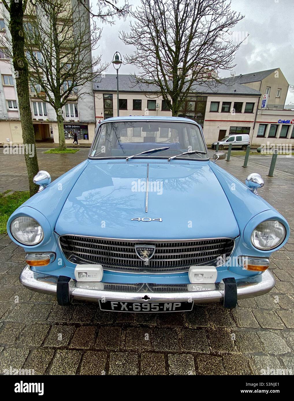 Peugeot 404 Limousine - Smartphone-aufgenommenes Stockfoto