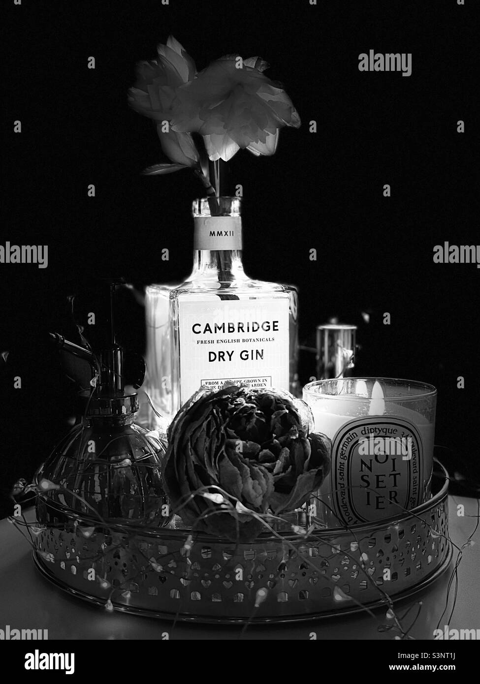 Cambridge Gin Home Interiors Kerzenszene Stockfoto