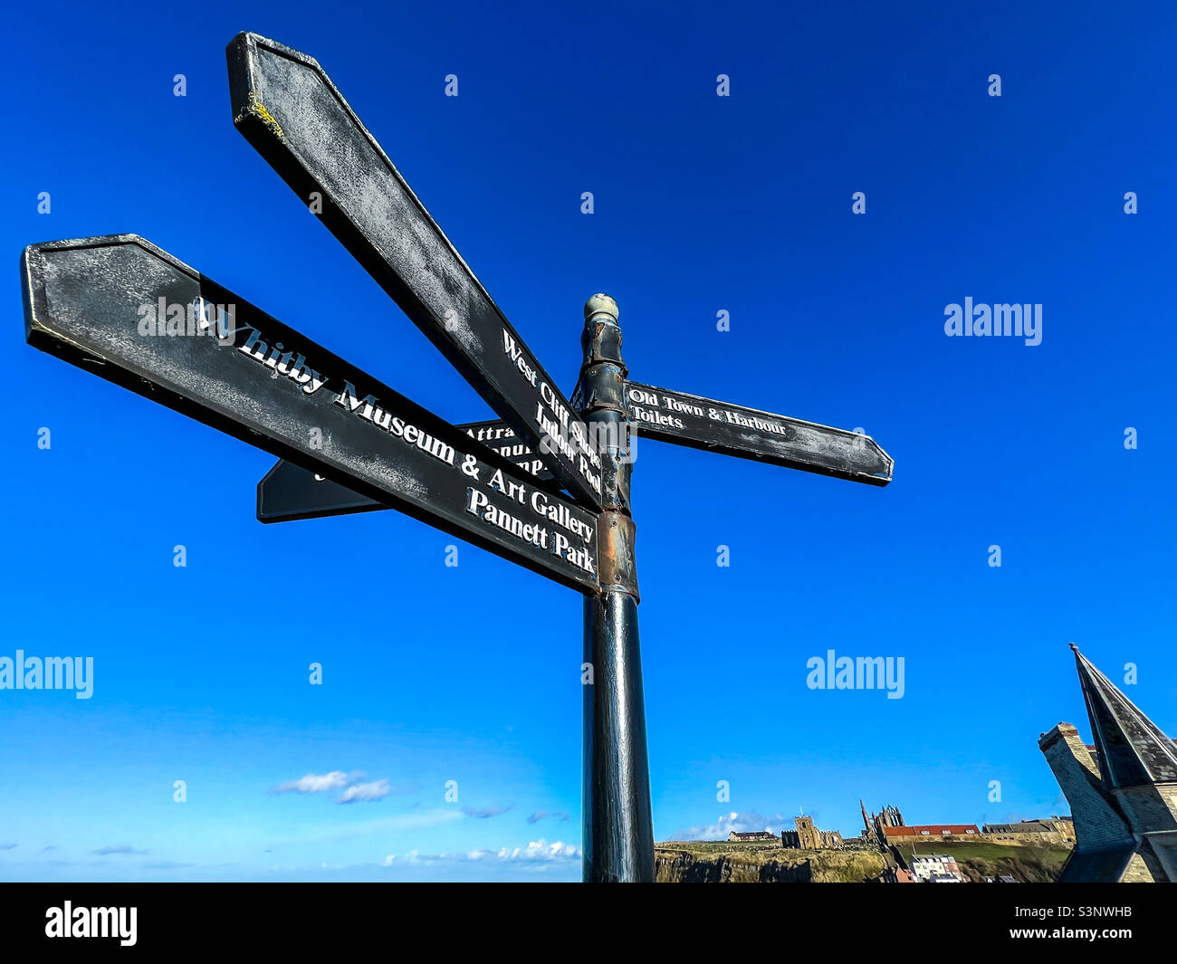 Whitby schwarzes Schild mit Aktivitäten Stockfoto