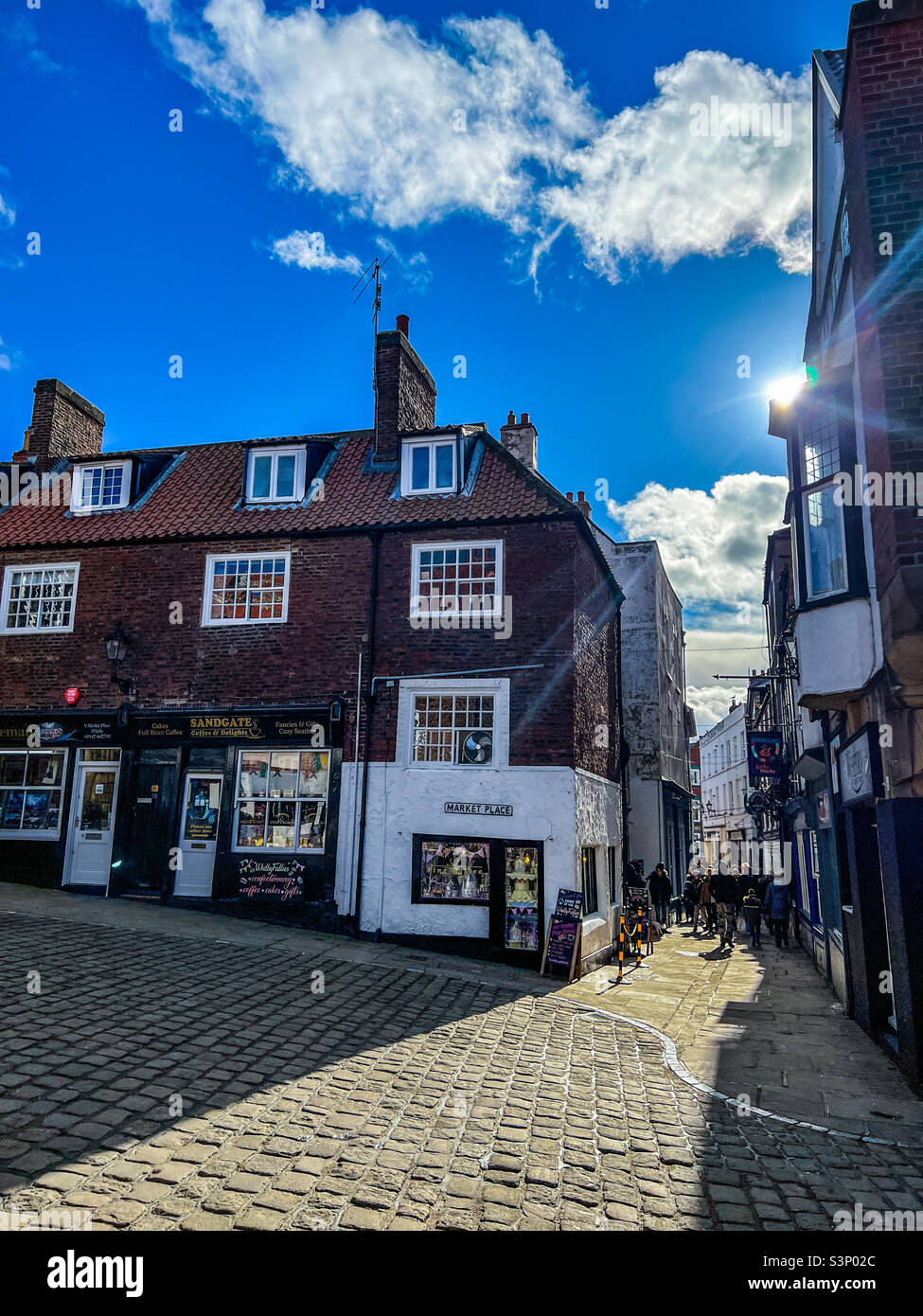 Marktplatz im historischen Fischerdorf Whitby North Yorkshire Stockfoto