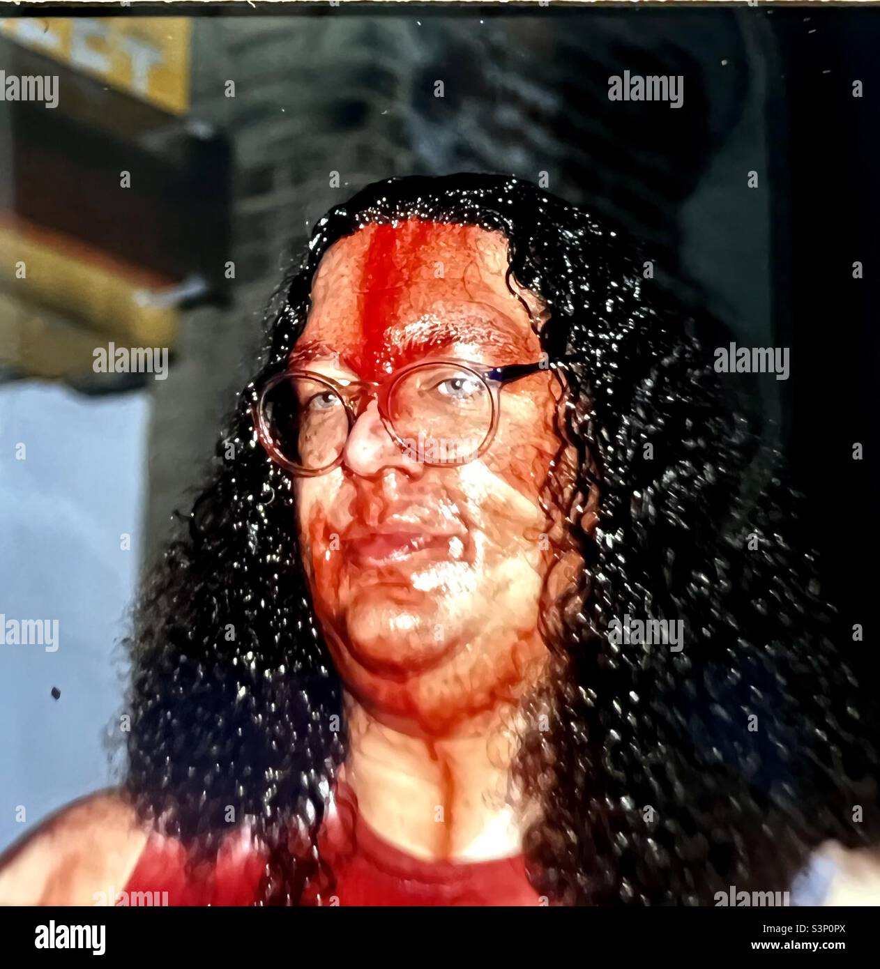 Penn Jillette mit gefälschtem Blut im Gesicht bei der Veranstaltung Stockfoto