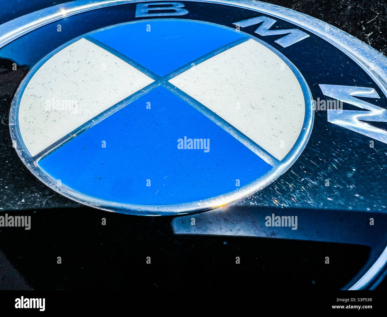 BMW logo - Smartphone-aufgenommenes Stockfoto