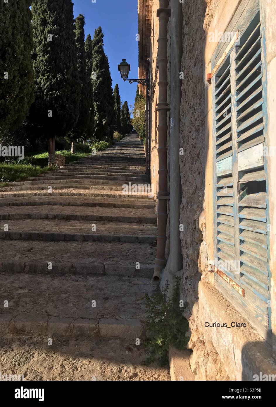 Calvari-Treppe, Pollenca-Stadt, Mallorca - Smartphone-aufgenommenes Stockfoto