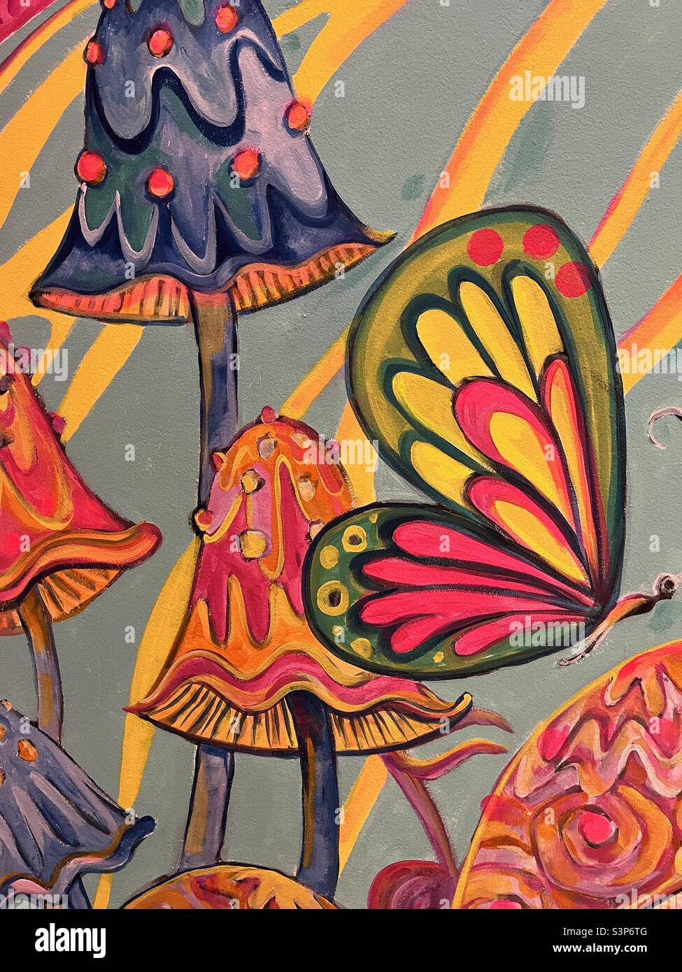 Wandbild von Schmetterling und Pilzen Stockfoto