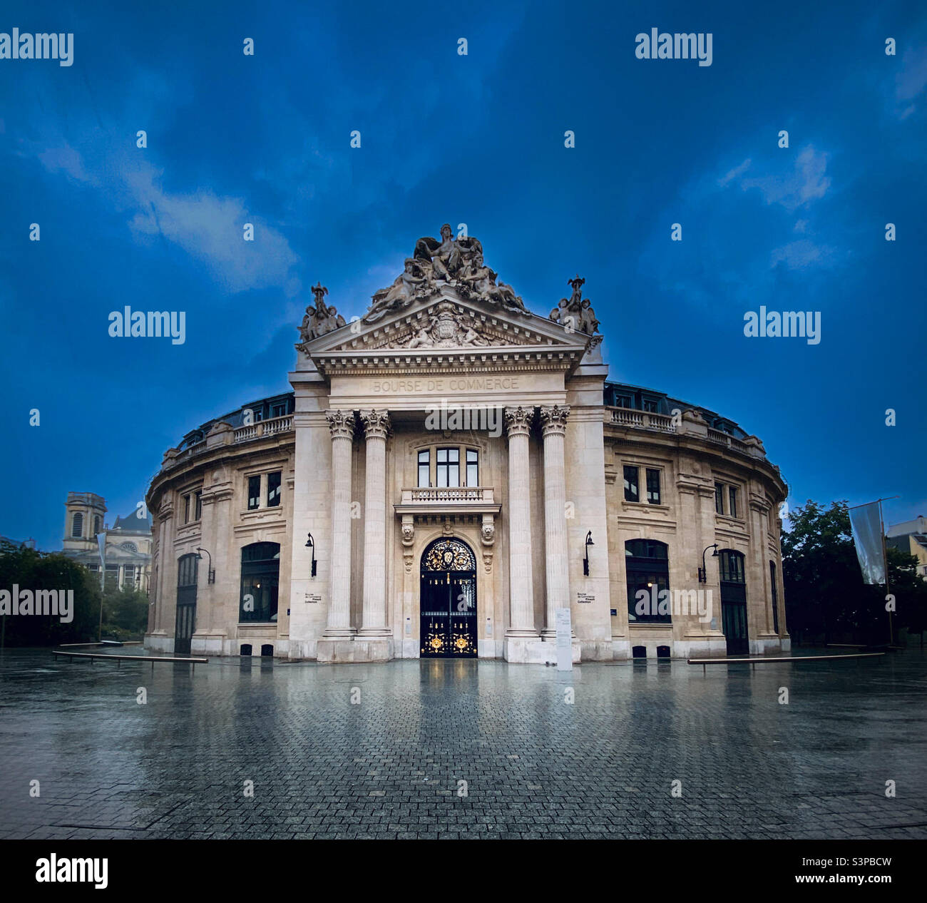 Das historische Bourse de Commerce (Warenbörse)-Gebäude im Zentrum von Paris, heute ein historisches Monument, Museum und Heimat der Pinault Collection Stockfoto