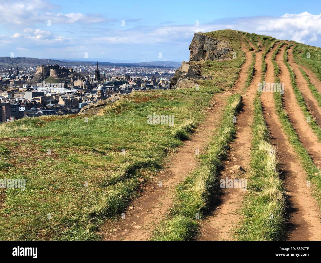Salisbury Crags, Holyrood Park, Edinburgh, Schottland - Smartphone-aufgenommenes Stockfoto