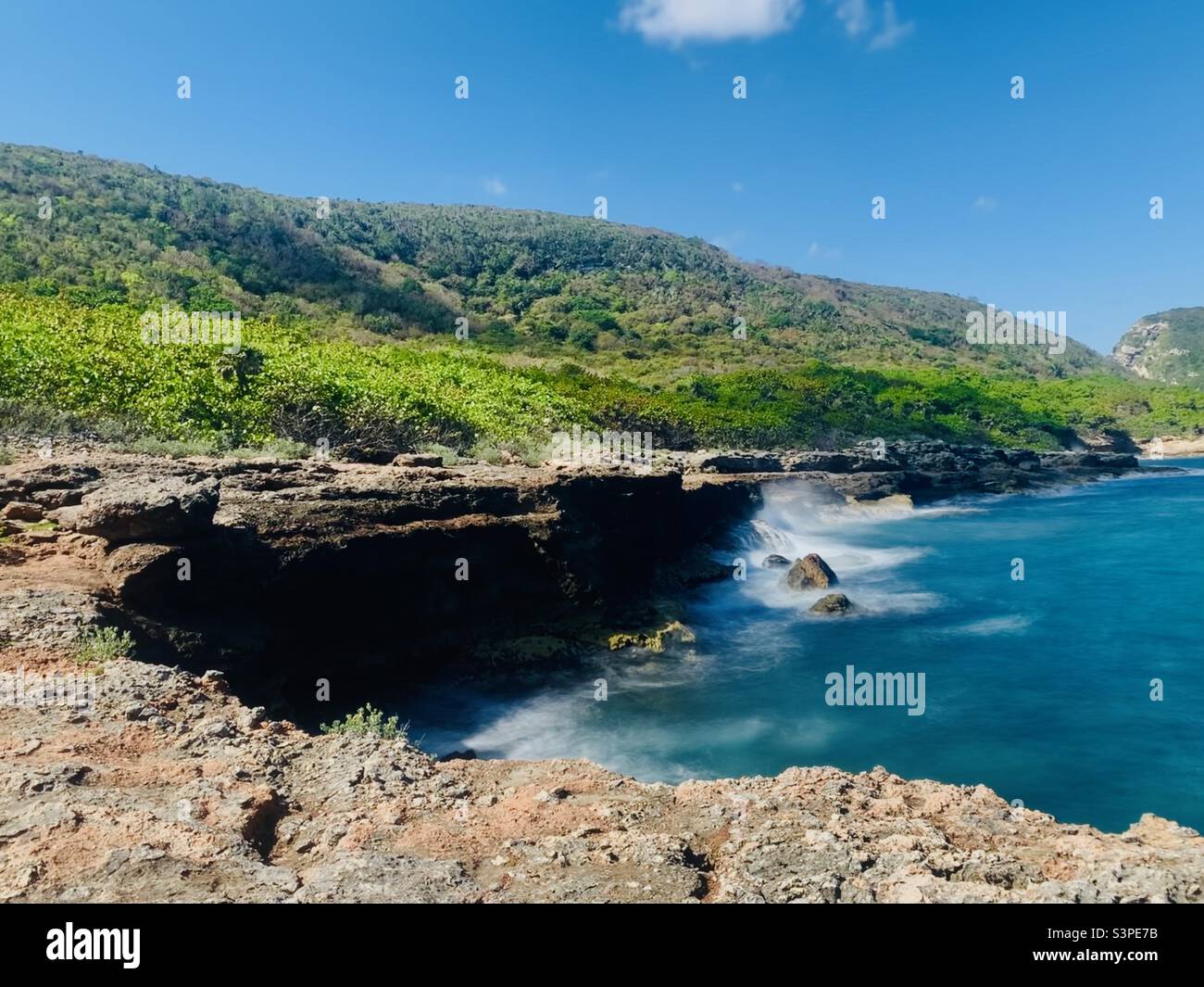 Lange Exposition der Nordküste. Canasí, Mayabeque, Kuba. Stockfoto