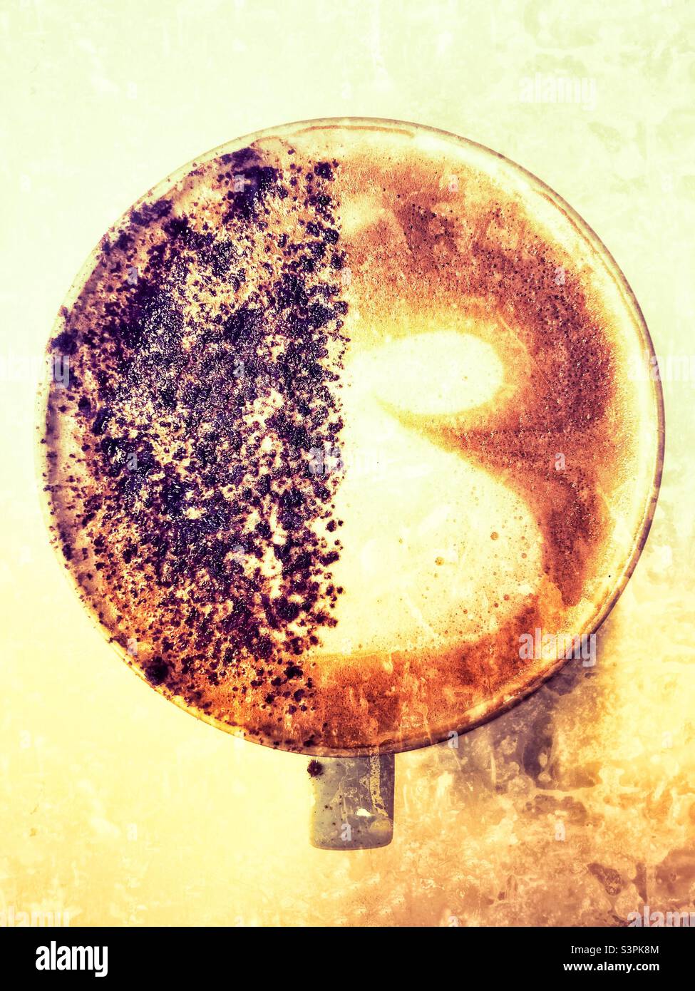 Cappuccino-Kaffeegetränk, Grunge, Filter angewendet Stockfoto