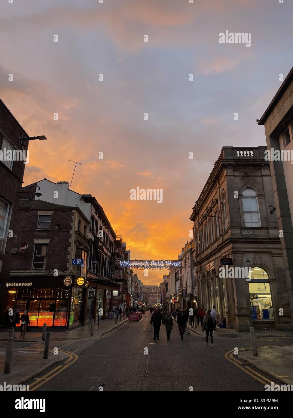 Bold Street, Liverpool bei Sonnenuntergang Stockfoto