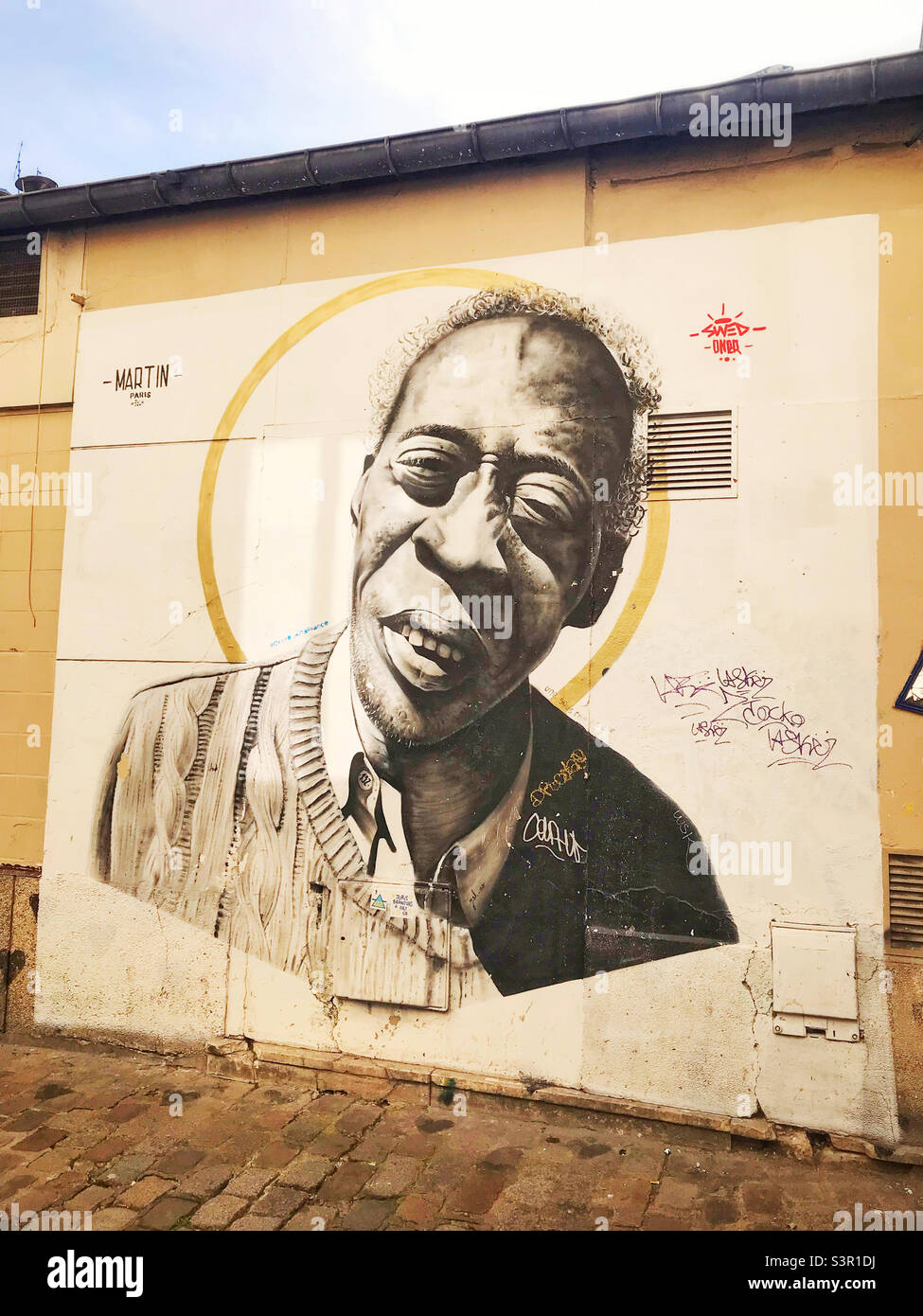 Street Art (Graffiti) im Zentrum von Paris - Smartphone-aufgenommenes Stockfoto