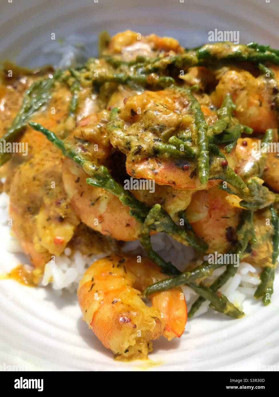 King Prawn Curry mit Samphire und Reis aus Kerala, Indien Stockfoto