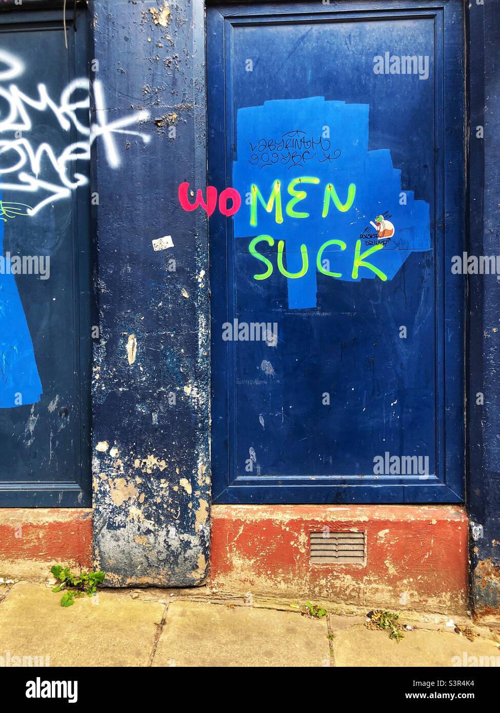 (Wo)Männer saugen Graffiti Stockfoto