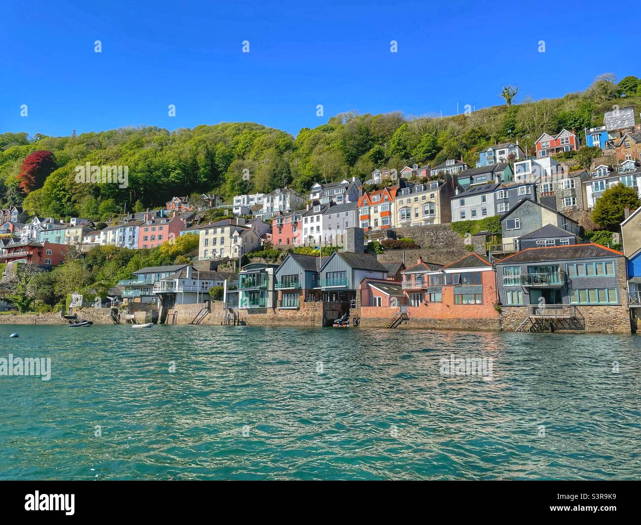 Eigenschaften am Wasser; Dartmouth, devon - Smartphone-aufgenommenes Stockfoto