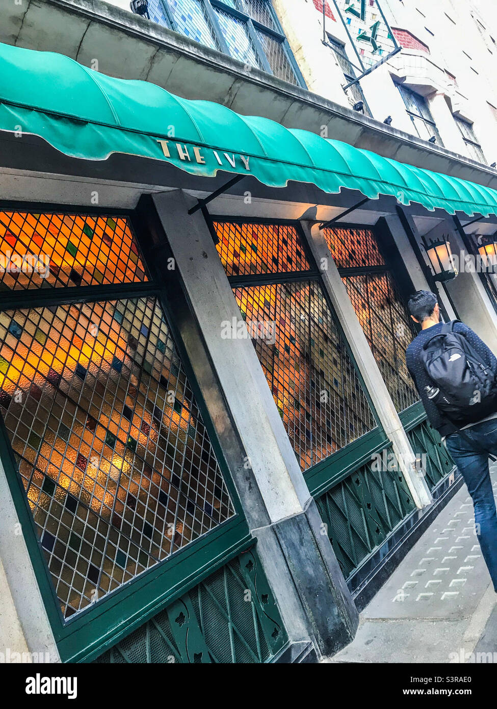 Das Ivy Restaurant, London - Smartphone-aufgenommenes Stockfoto