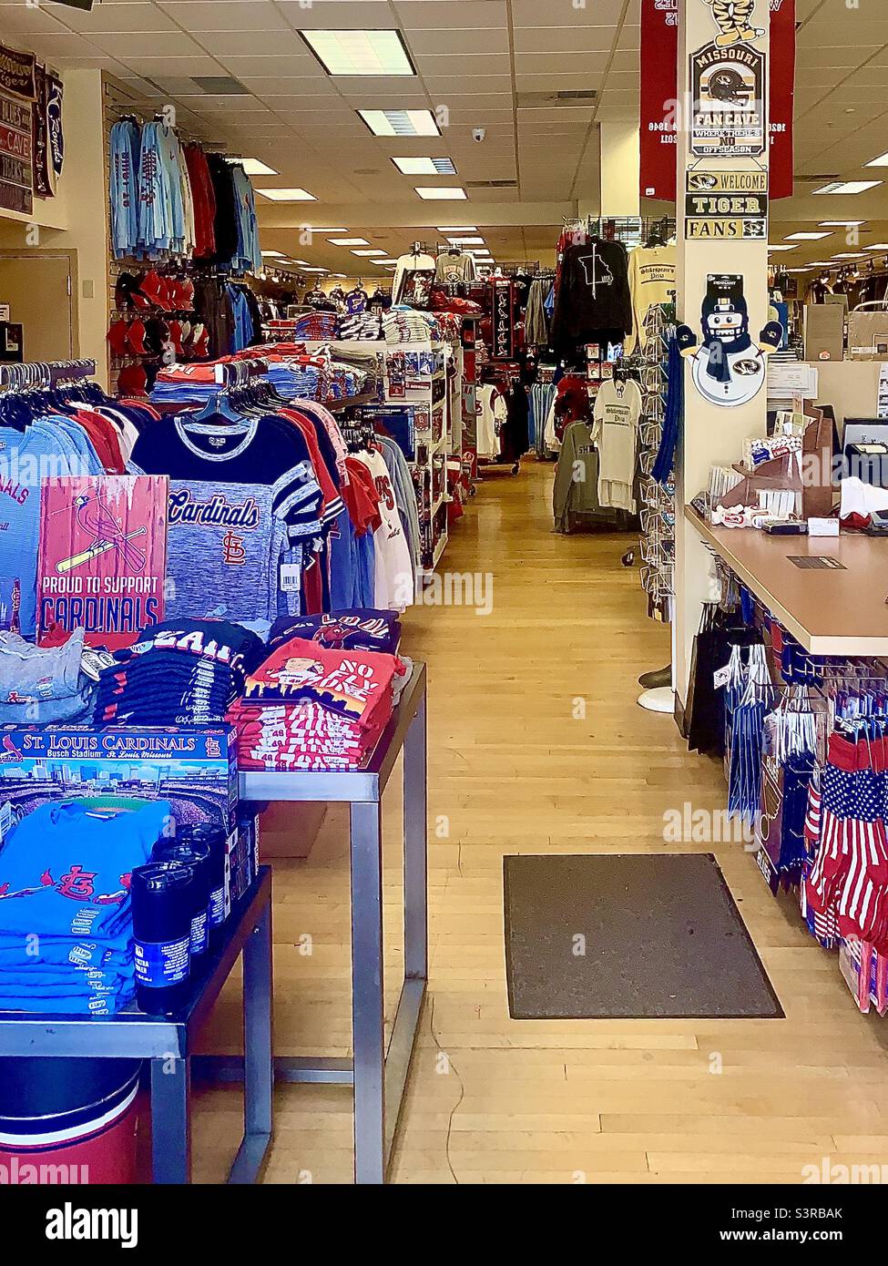 Der Innenraum des Sportswear und Sports Memorabilia Shop Stockfoto