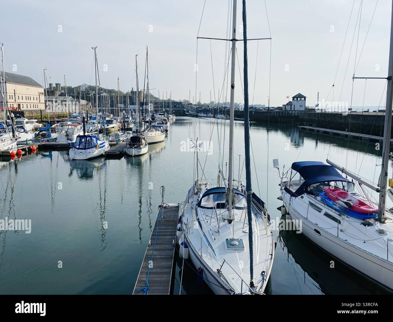 Victoria Dock, Caernarfon, Gwynedd, Wales. April 2022. - Smartphone-aufgenommenes Stockfoto