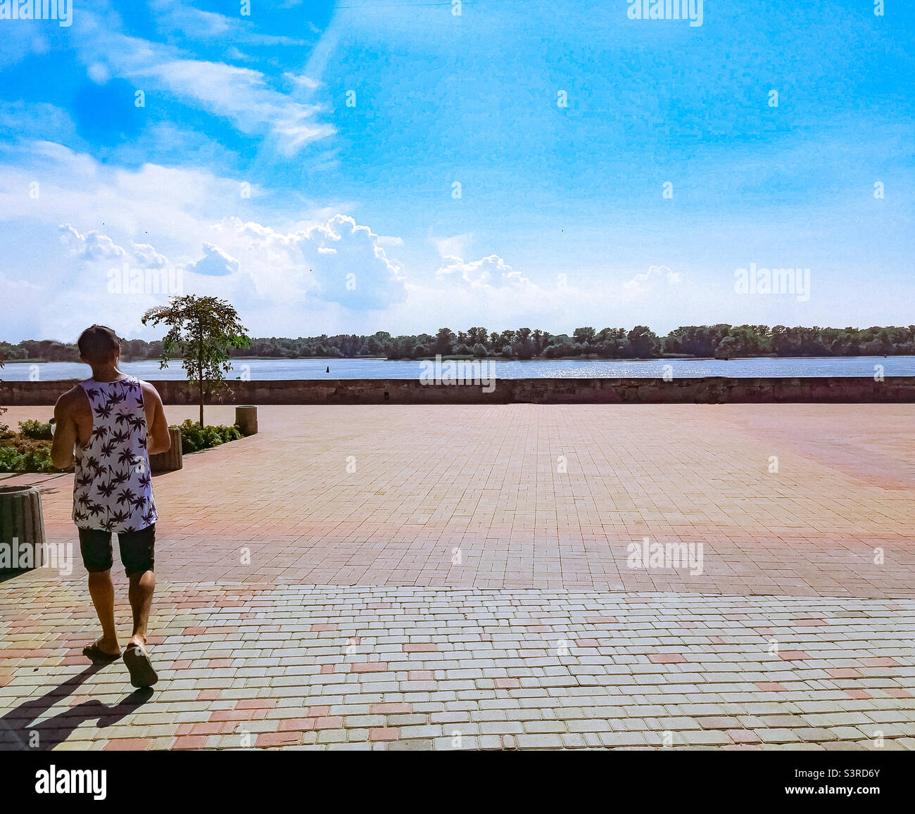 Spaziergang auf dem Dnjepr-Damm, Ukraine Stockfoto