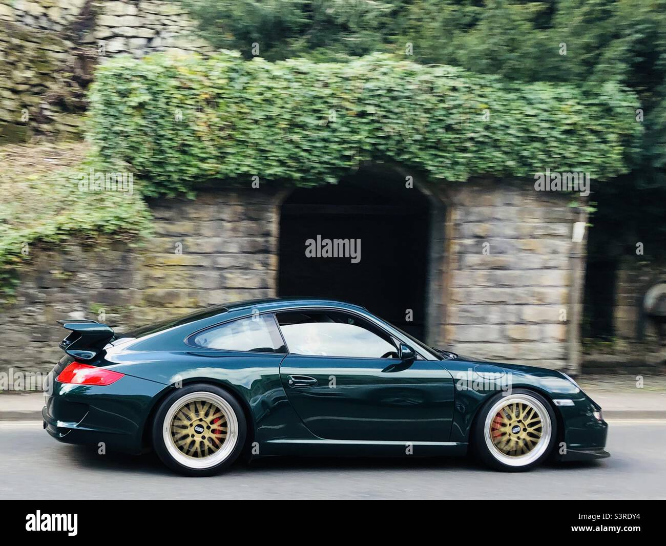 Porsche 911 Carrera - Matlock Bath Derbyshire großbritannien - Smartphone-aufgenommenes Stockfoto