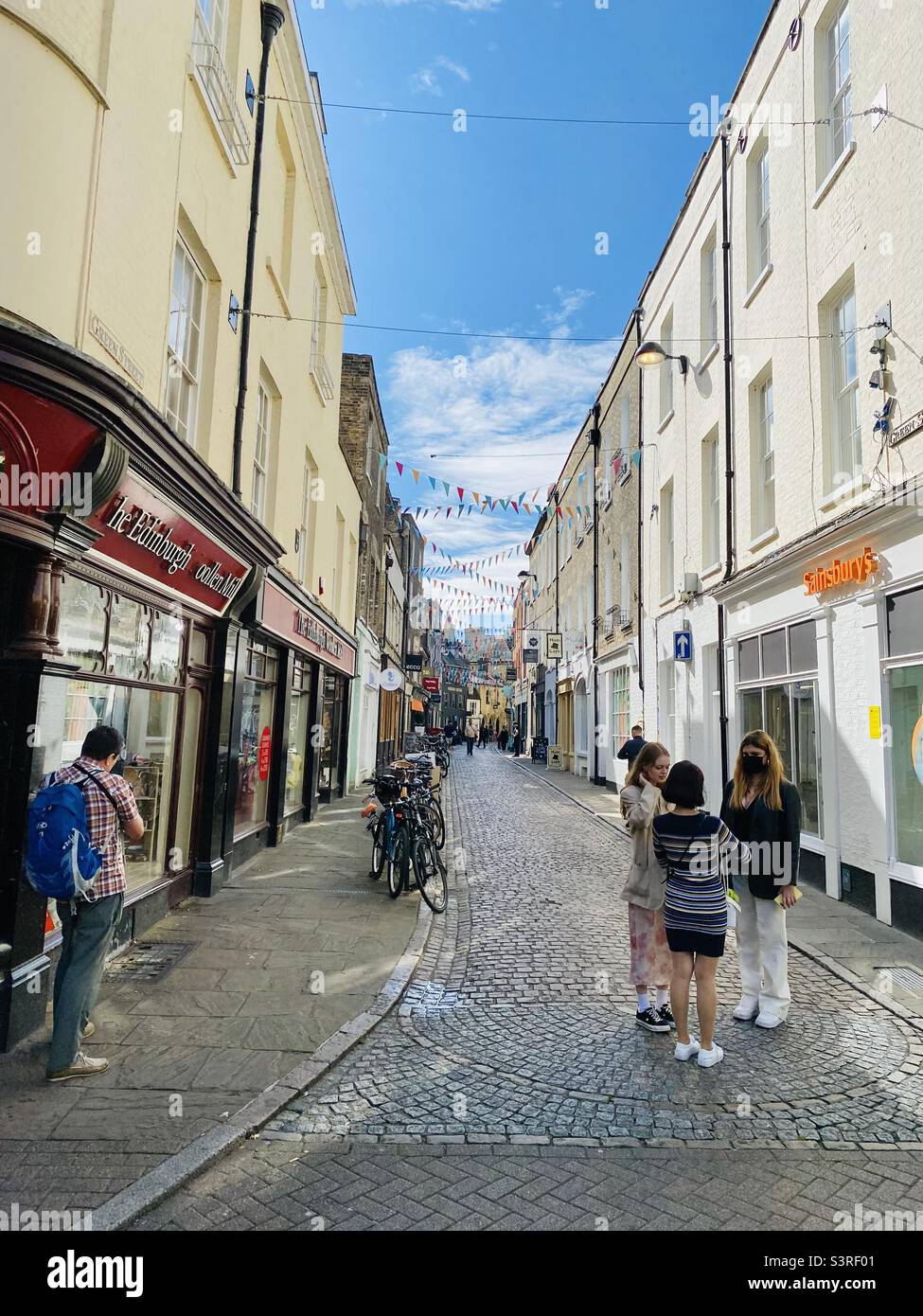 Grüne Straße in Cambridge, Großbritannien - Smartphone-aufgenommenes Stockfoto