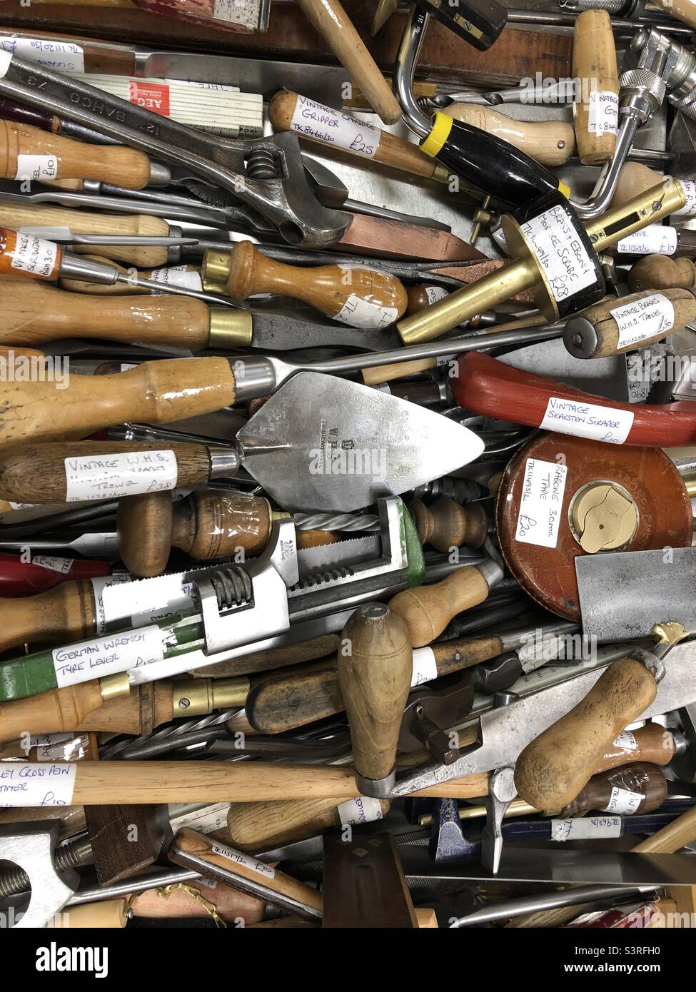 Alte Sammlung von Handwerkzeugen Stockfoto