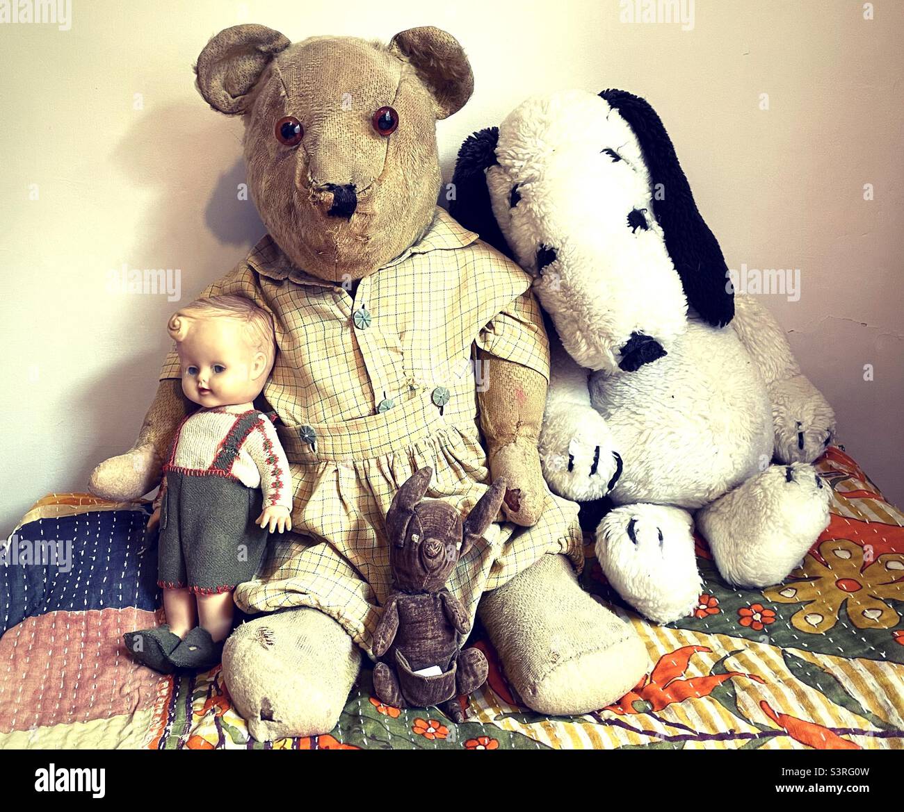 Vintage Toys Teddy, Puppe, Snoopy und Kanga Stockfoto