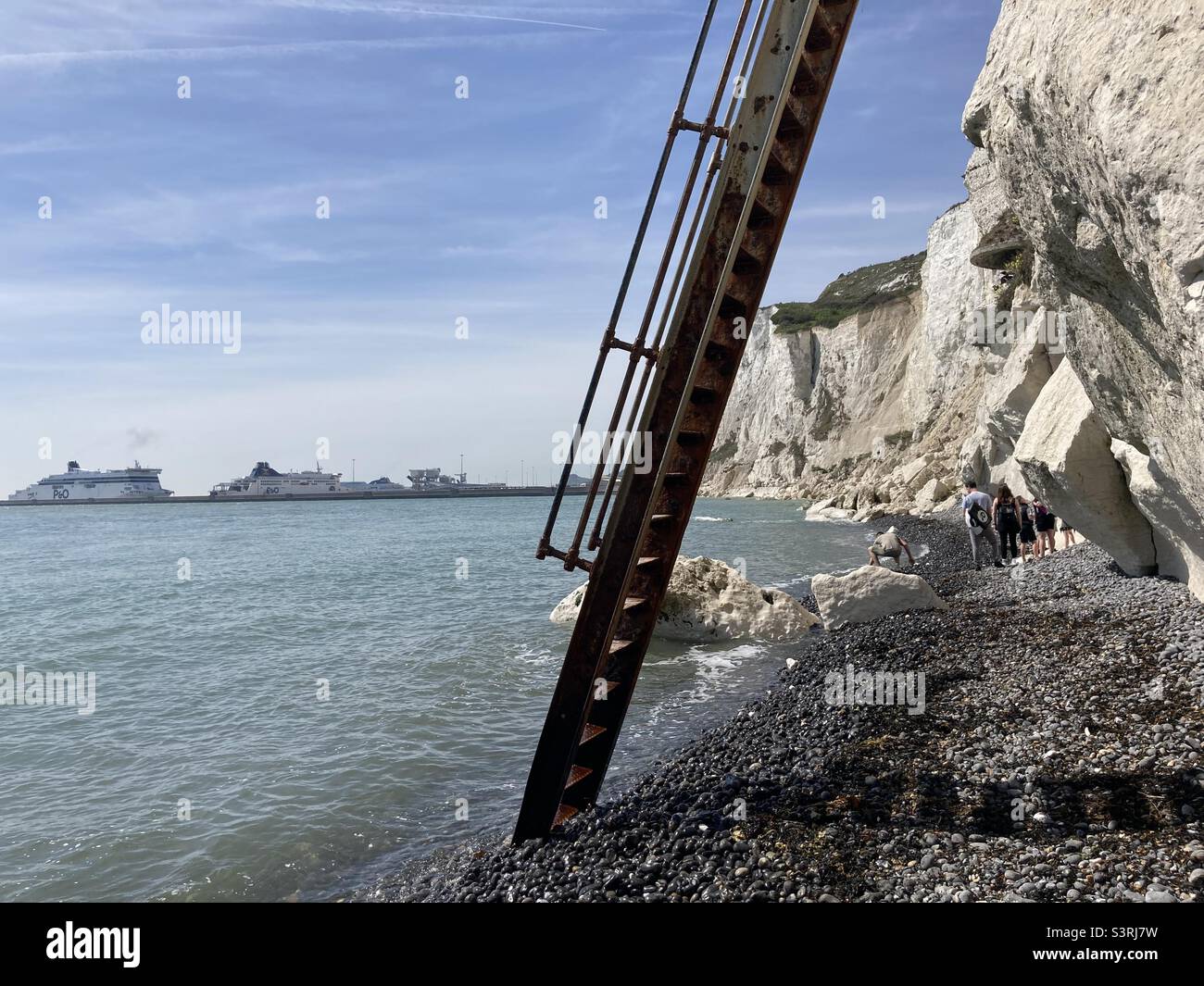 Leiter hinunter zum Strand Stockfoto