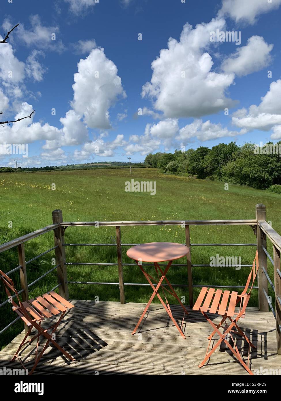 Balkon mit Blick auf Wales Großbritannien - Smartphone-aufgenommenes Stockfoto